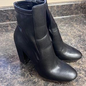 Aldo black ankle boots size 6